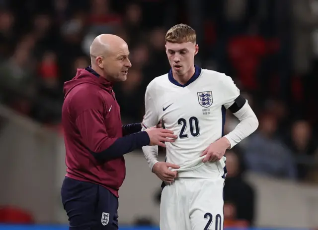 Lee Carlsey talks to Cole Palmer during England's defeat to Greece