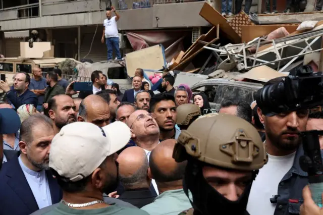 Qalibaf visits scene of Israeli airstrike in Beirut