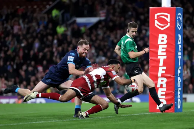 Bevan French scoring a try