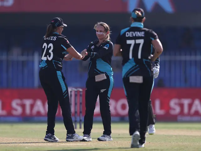 Amelia Kerr of New Zealand celebrates with team mates