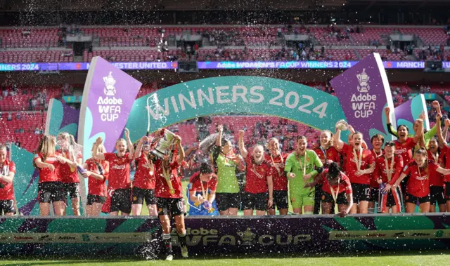 Manchester United lift Women's FA Cup trophy