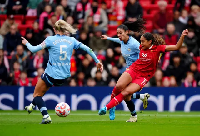 Liverpool's Olivia Smith (right) has a shoot at goal during the Barclays Women's Super League match at Anfield, Liverpool.