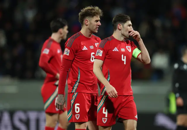 Wales players look disappointed after Iceland's comeback