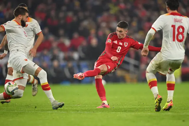 Harry Wilson plays a pass