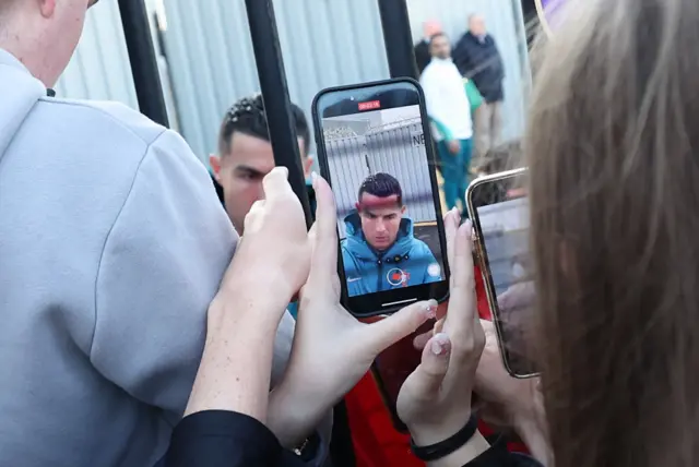 Ronaldo signed autographs for some lucky fans