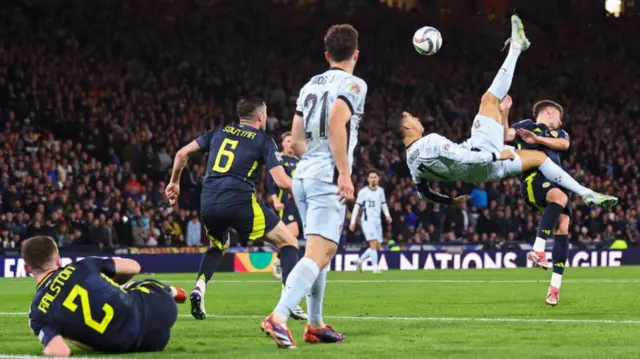 Ronaldo overhead kick attempt