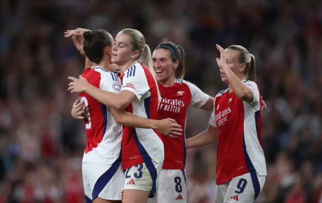 Arsenal's players celebrate Caitlin Foord's goal