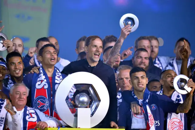 Thomas Tuchel and Thiago Silva with the Ligue 1 trophy