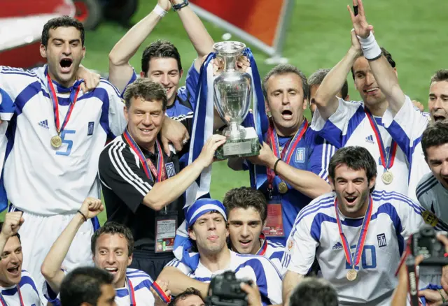 Greece celebrate winning Euro 2004