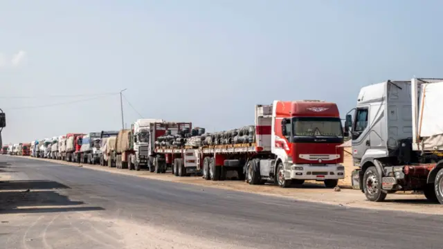 A long queue of aid trucks waiting to reach Gaza