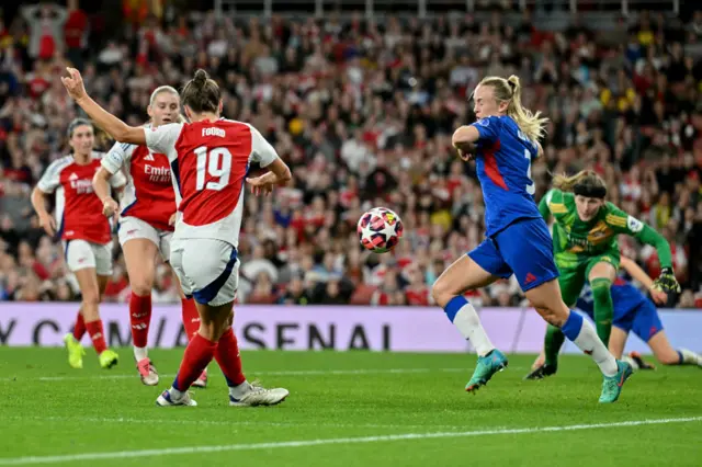 Caitlin Foord scores for Arsenal