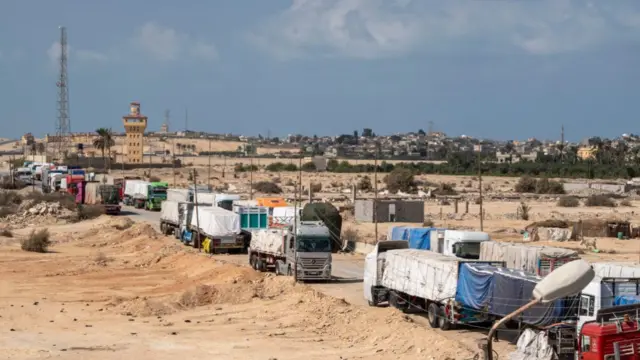 A long queue of aid trucks waiting to reach Gaza