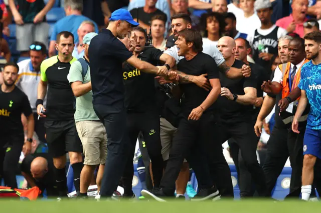 Thomas Tuchel and Antonio Conte handshake