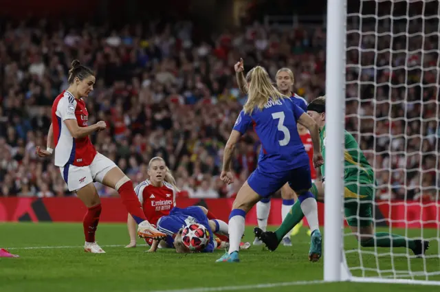 Emily Fox puts Arsenal ahead against Valerenga