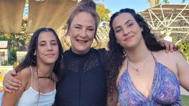 Lianne, Noiya and Yahel Sharabi in a family photo. Lianne has one arm around either daughter.