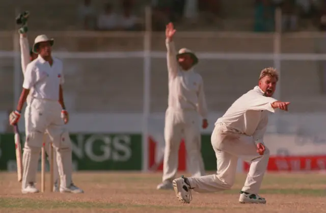 Shane Warne appeals for lbw