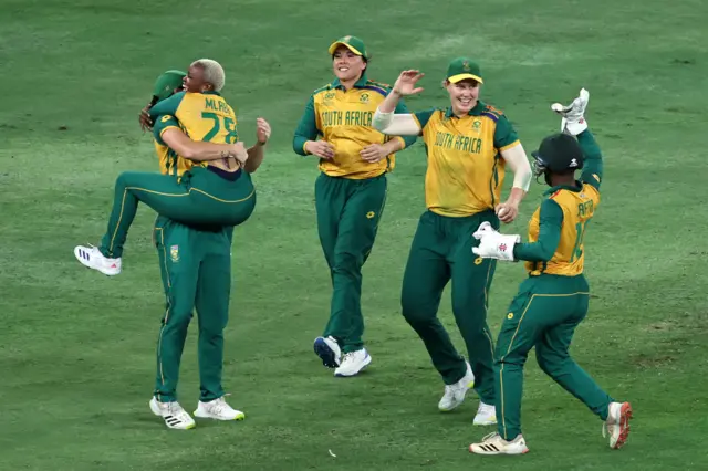 South Africa celebrate the wicket of Tahlia McGrath