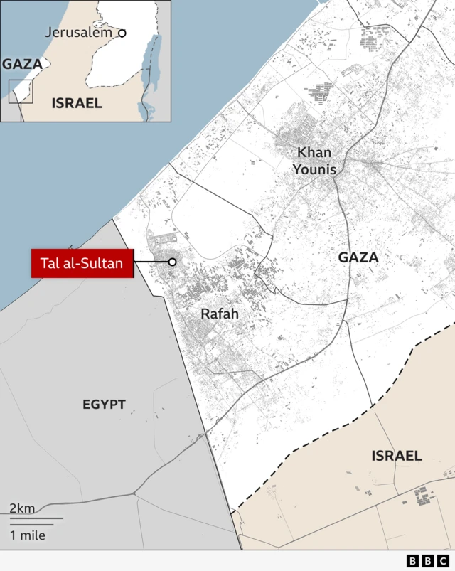 Map showing southern Gaza. The location of the Tas al-Sultan neighbourhood within the city of Rafah, near the Egypt border is marked. The city of Khan Younis to the north east is also marked.