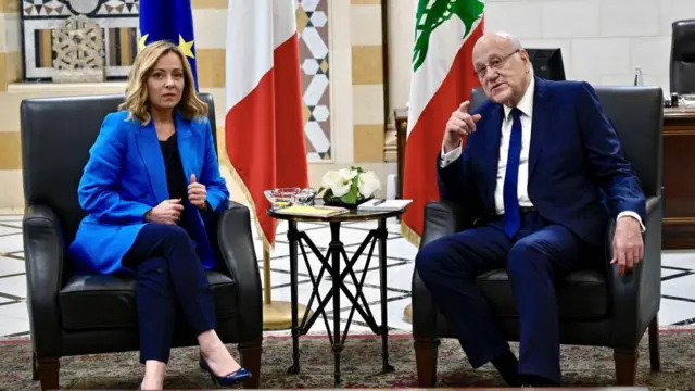 Lebanese caretaker Prime Minister Najib Mikati and Italian Prime Minister Giorgia Meloni in Beirut seated on couches during a meeting.