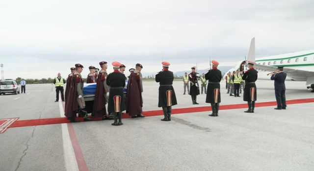 guards carry coffin