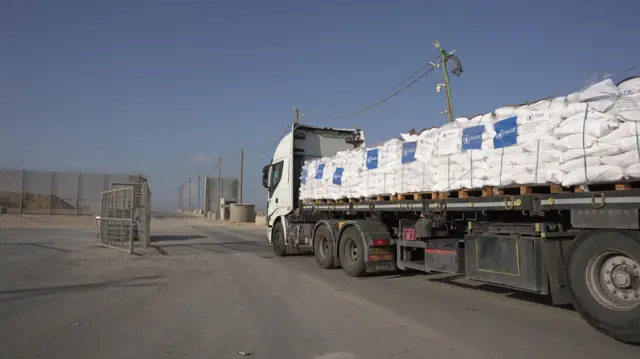 A side view of a lorry carrying aid.