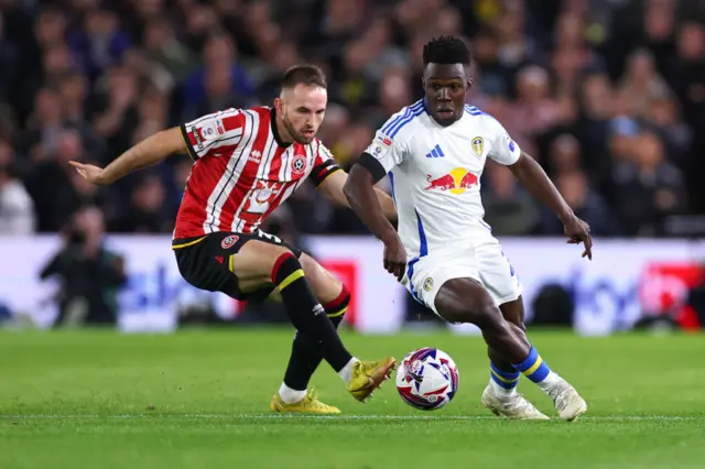 Rhys Norrington-Davies of Sheffield United and Wilfried Gnonto of Leeds United