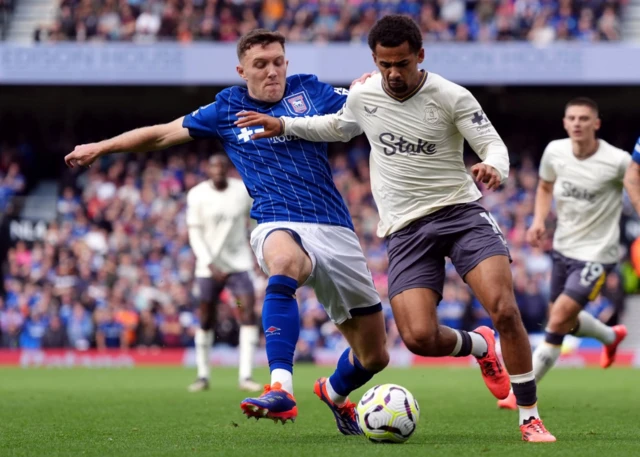 Iliman Ndiaye and Ipswich Town's Dara O'Shea (left) battle for the ball