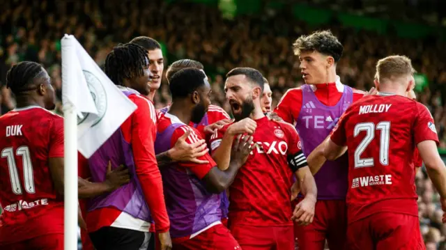 GLASGOW, SCOTLAND - OCTOBER 19: Aberdeen’s Graeme Shinnie celebrates after scoring to make it 2-2  during a William Hill Premiership match between Celtic and Aberdeen at Celtic Park, on October 19, 2024, in Glasgow, Scotland. (Photo by Alan Harvey / SNS Group)