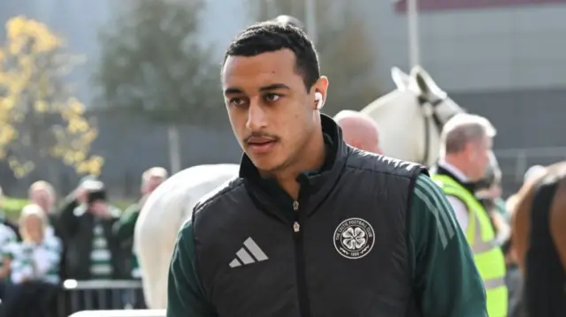 GLASGOW, SCOTLAND - OCTOBER 19: Celtic's Adam Idah arrives ahead of a William Hill Premiership match between Celtic and Aberdeen at Celtic Park, on October 19, 2024, in Glasgow, Scotland. (Photo by Rob Casey / SNS Group)