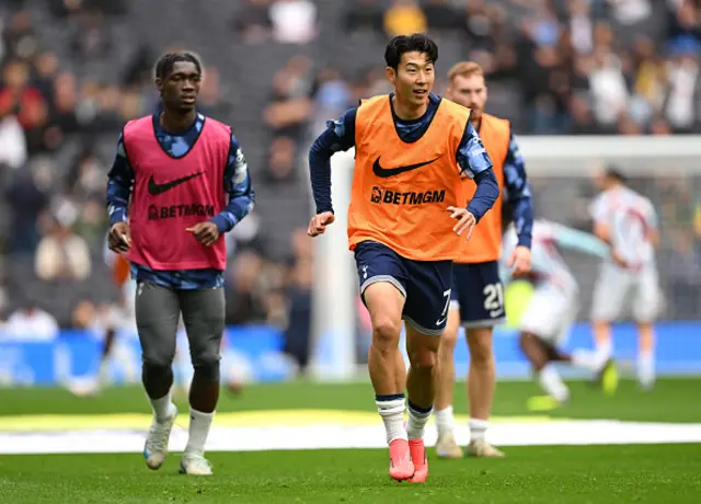 on Heung-Min of Tottenham Hotspur warms up