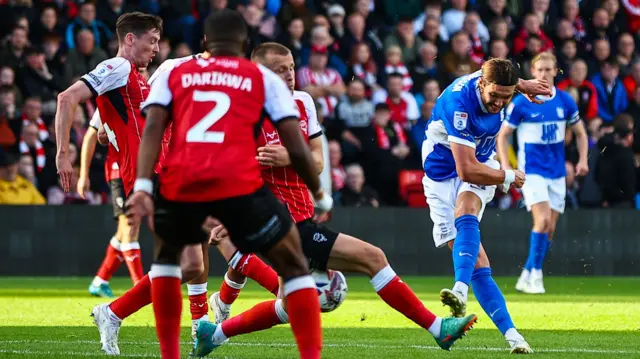 Willum Willumsson puts Birmingham 2-1 up at Lincoln