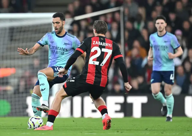 Zabarnyi presses Merino in possession