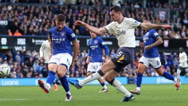 Michael Keane of Everton scores his team's second goal