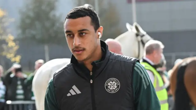 GLASGOW, SCOTLAND - OCTOBER 19: Celtic's Adam Idah arrives ahead of a William Hill Premiership match between Celtic and Aberdeen at Celtic Park, on October 19, 2024, in Glasgow, Scotland. (Photo by Rob Casey / SNS Group)