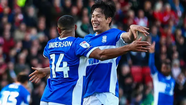 Keshi Anderson celebrates with Tomoki Iwata