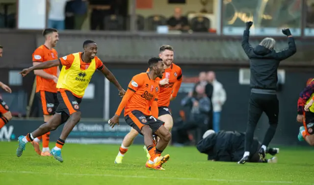 Dundee United celebrate a late winner