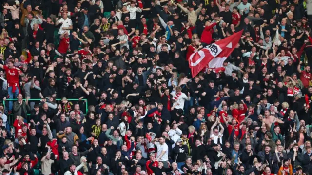 GLASGOW, SCOTLAND - OCTOBER 19: The Aberdeen fans celebrate Graeme Shinnie's equaliser during a William Hill Premiership match between Celtic and Aberdeen at Celtic Park, on October 19, 2024, in Glasgow, Scotland. (Photo by Ross MacDonald / SNS Group)