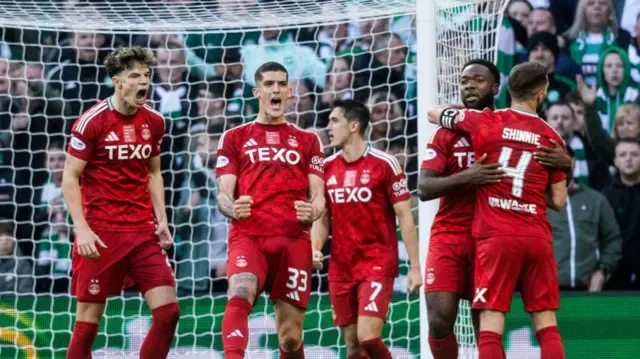 LASGOW, SCOTLAND - OCTOBER 19: The Aberdeen players celebrate at full time during a William Hill Premiership match between Celtic and Aberdeen at Celtic Park, on October 19, 2024, in Glasgow, Scotland. (Photo by Ross MacDonald / SNS Group)