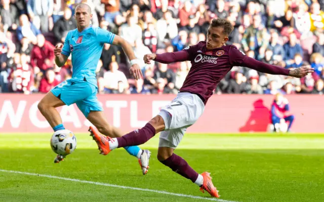 Kenneth Vargas slots Hearts in front at Tynecastle