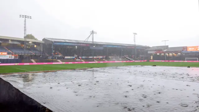 Kenilworth Road rain