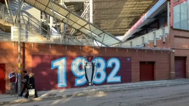 1982 mural on outside of the stadium