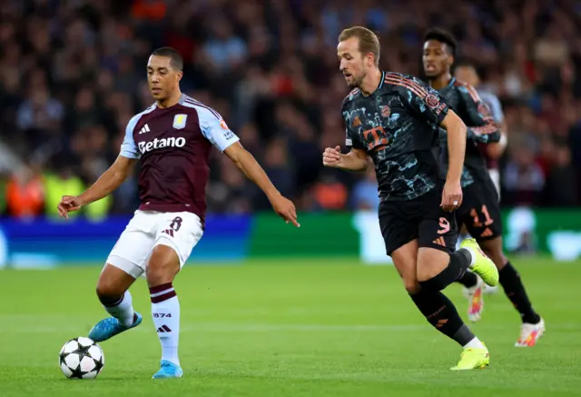 Kane chases down the ball