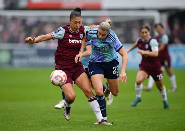 Amber Tysiak of West Ham United and Alessia Russo of Arsenal battle for possession