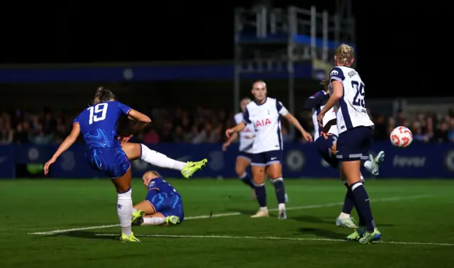 Johanna Rytting Kaneryd of Chelsea scores