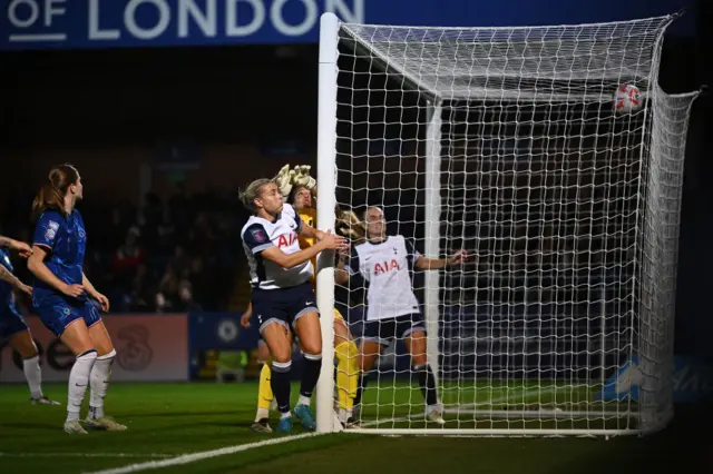 Amanda Nilden of Tottenham Hotspur scores