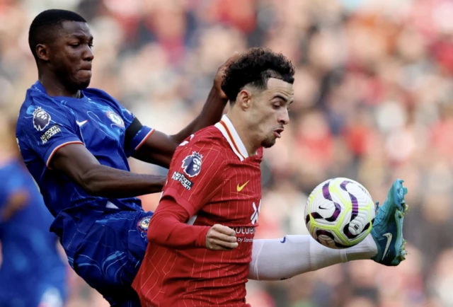 Chelsea's Moises Caicedo in action with Liverpool's Curtis Jones