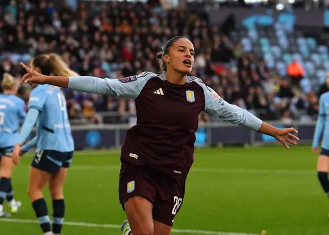 Gabi Nunes celebrates