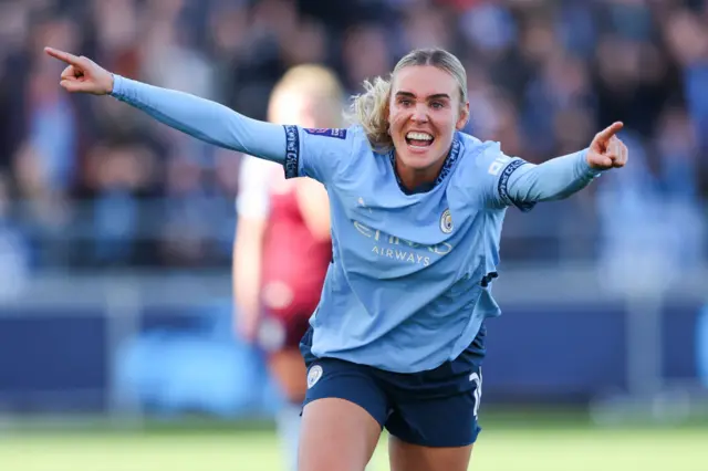 Jill Roord of Manchester City celebrates