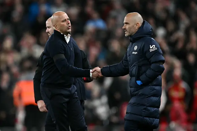 Arne Slot shakes hand with Chelsea's Italian head coach Enzo Maresca