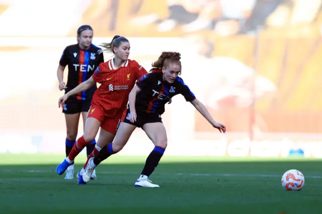 0: Annabel Blanchard of Crystal Palace and Marie Hobinger of Liverpool battle for a loose ball